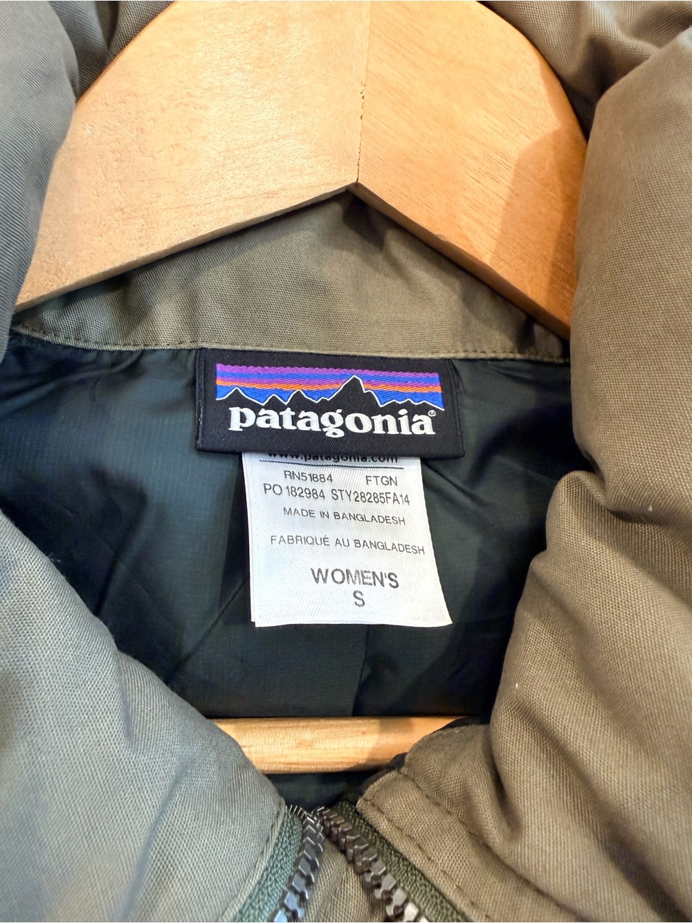 Patagonia Army Green Puffer Vest Toggle Front Women’s Small Outdoor Gorpcore - Picture 5 of 5